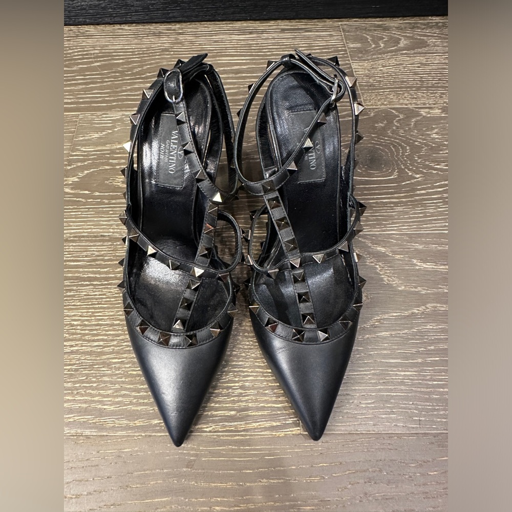 VALENTINO GARAVANI | Noir Rockstud Pointed Toe Heels | Size 38 - Picture 13 of 13